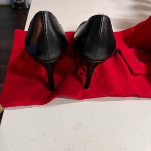 Christian Louboutin simple pump